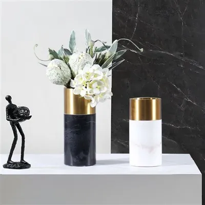 Mramorová váza na kvety